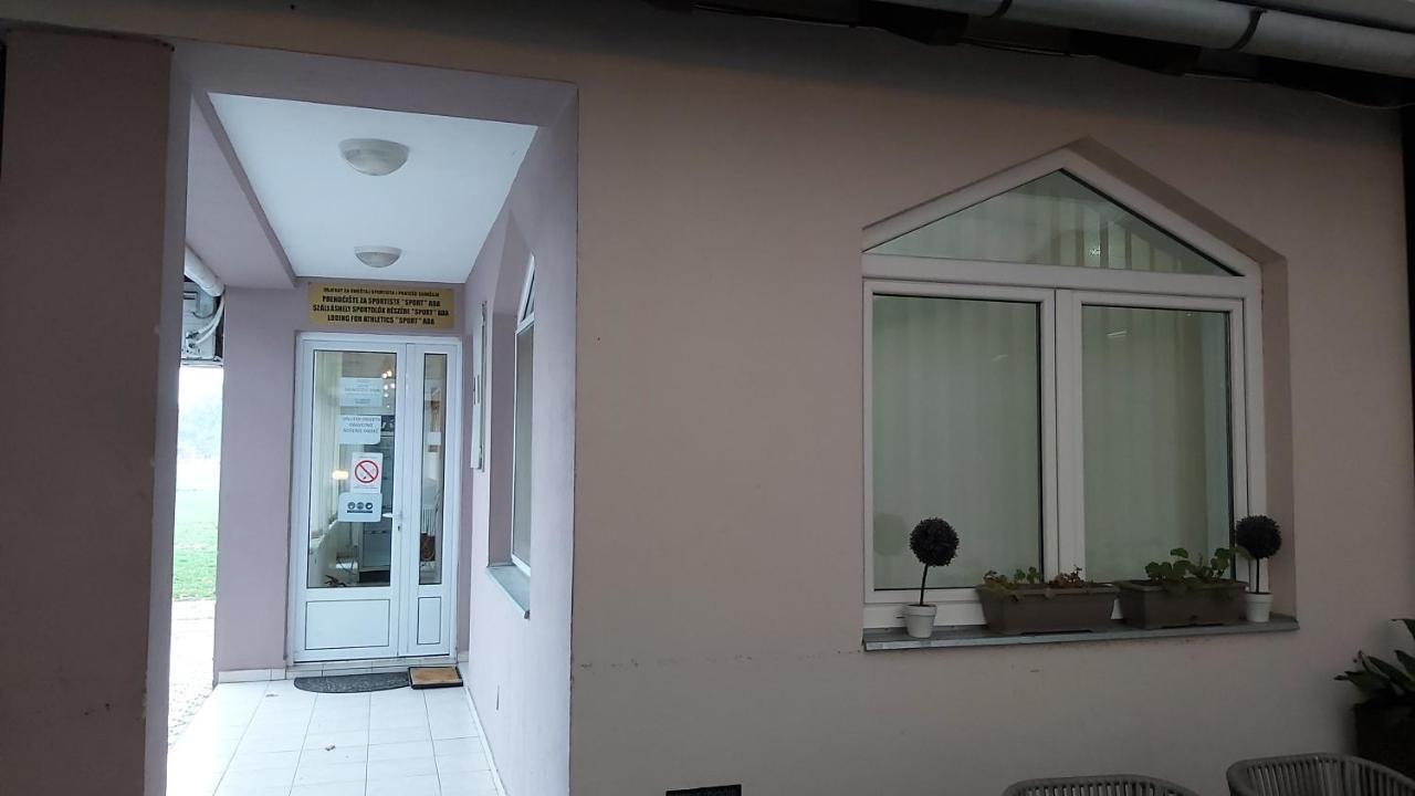 Adica Prenociste Sport Wellness Centar - Bazeni Hostel Ada ภายนอก รูปภาพ